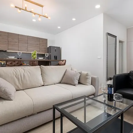 Area Luxury Apartment