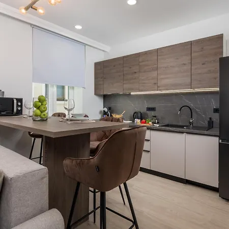 Area Luxury Apartment *