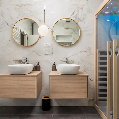 Area Luxury Apartment *