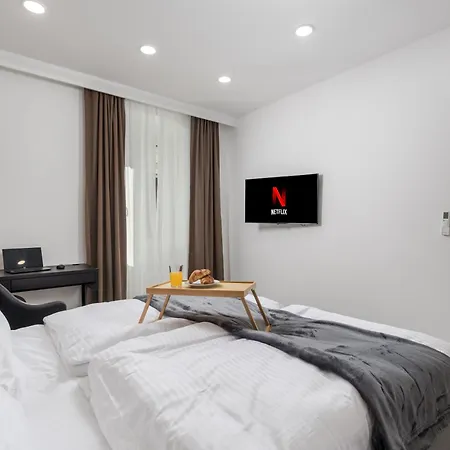 Area Luxury Apartment *